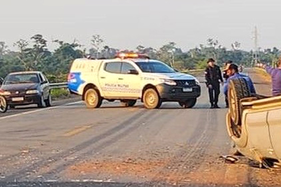 Capotamento deixa um morto e outros feridos na BR-319 em Porto Velho