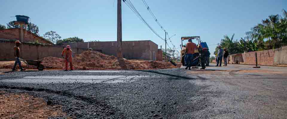 Moradores da avenida Rio de Janeiro falam dos benefícios do asfaltamento