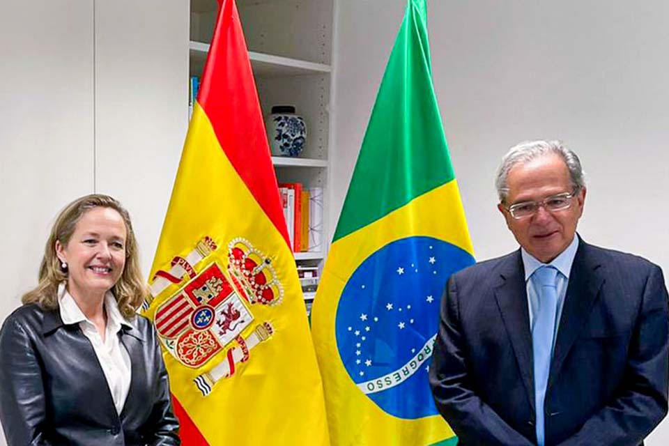 Ministro se reúne com ministra da Economia da Espanha