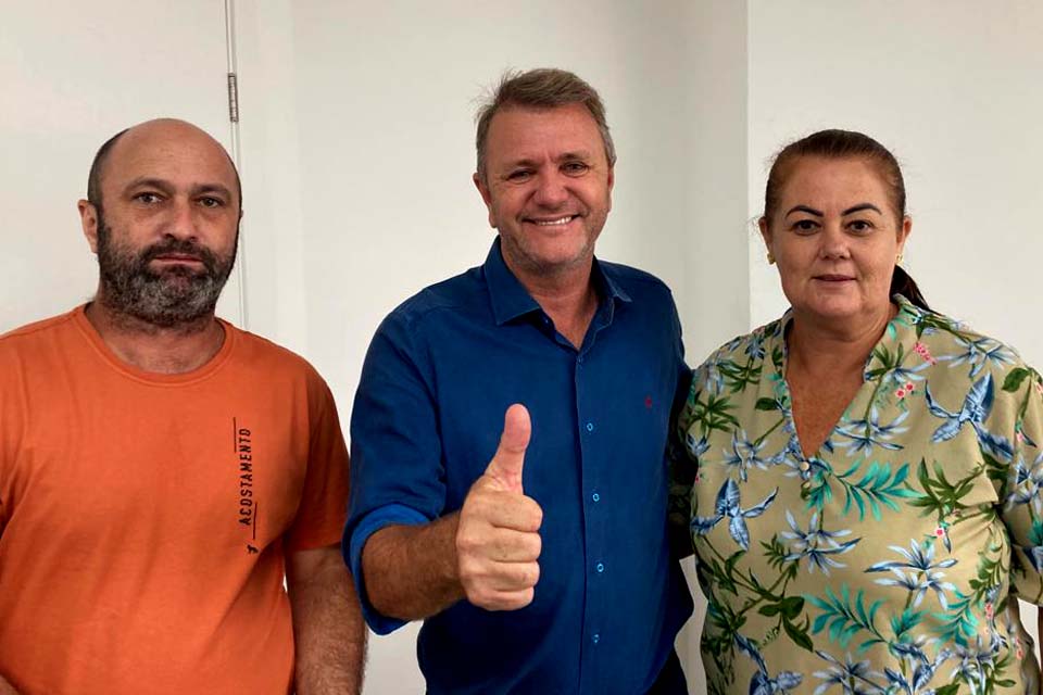 Deputado Luizinho Goebel recebe visita de prefeita de Pimenteiras e atende reivindicação para aquisição de plantadeira