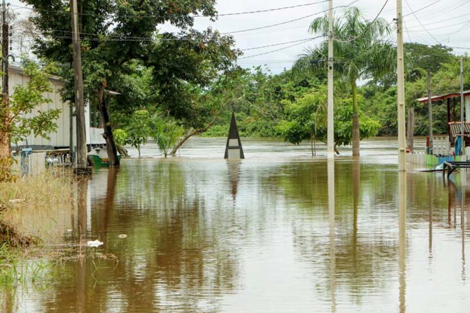 Nível do rio Machado continua subindo e supera marca histórica; segundo a Defesa Civil, mais de 600 casas já foram atingidas