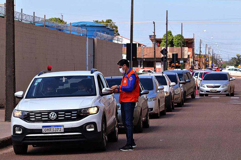 Drive-thru de testagem rápida para covid-19 acontece no município neste sábado (7)