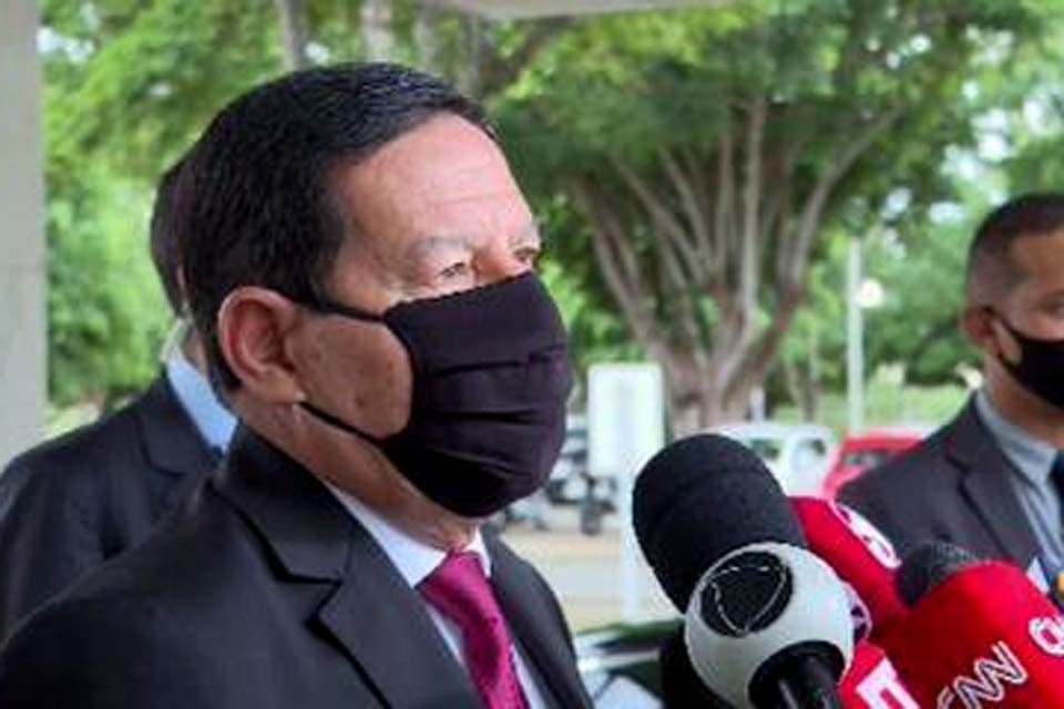 Brasil não pode ser 'mendigo' por verbas contra desmatamento, diz Mourão