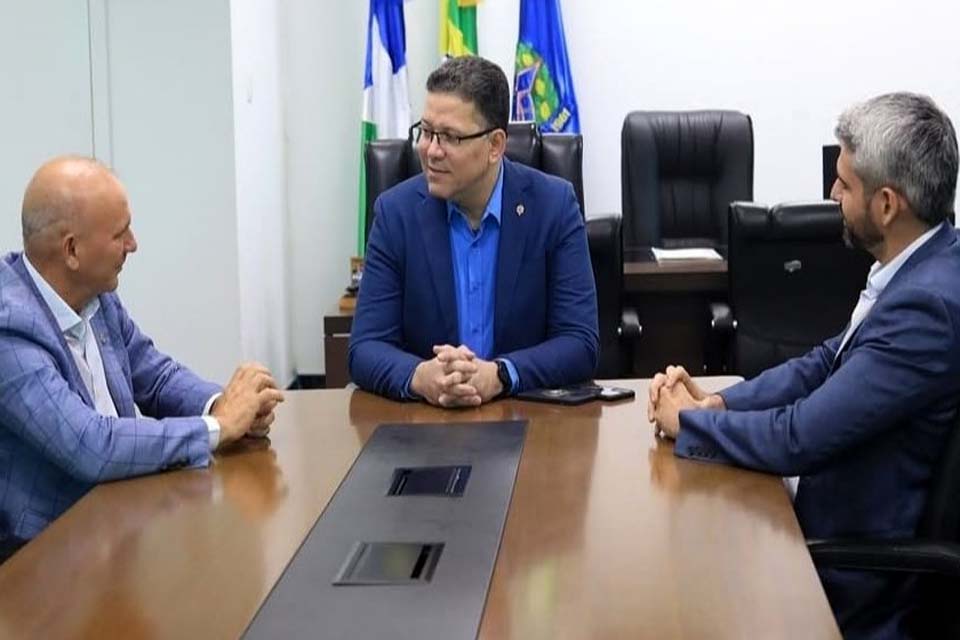 Ezequiel Neiva alinha investimentos e parcerias para atender demandas dos municípios