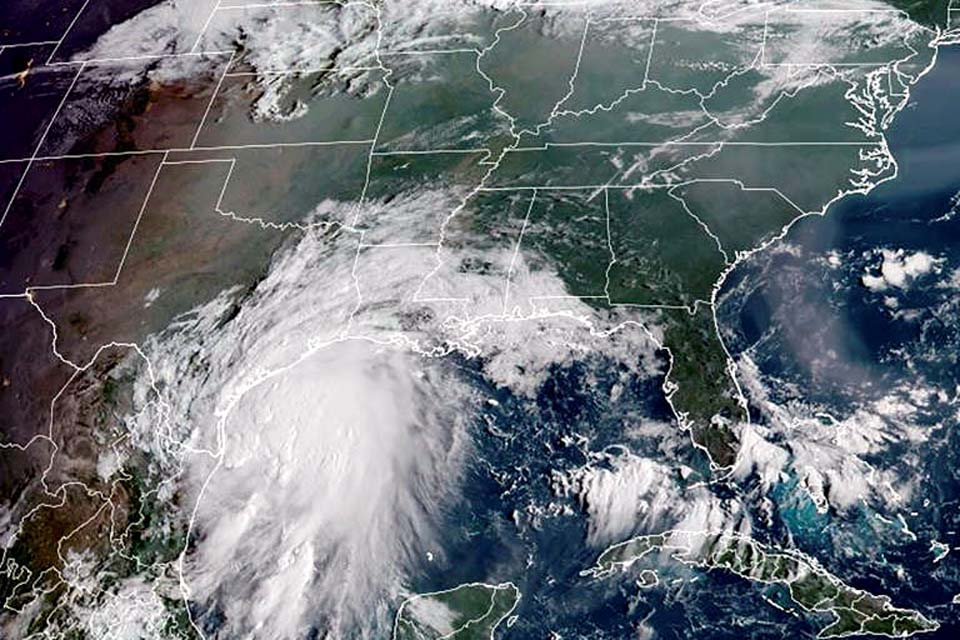 Tempestade tropical Nicholas ameaça litoral do Texas