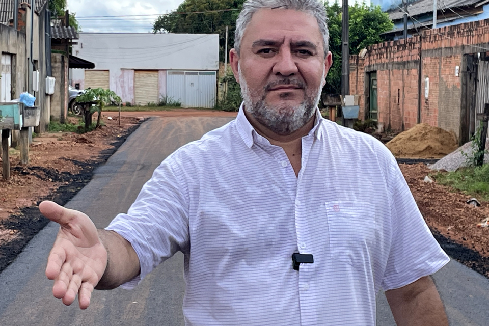 Vereador Everaldo Fogaça fiscaliza obras de drenagem e asfaltamento no bairro Três Marias