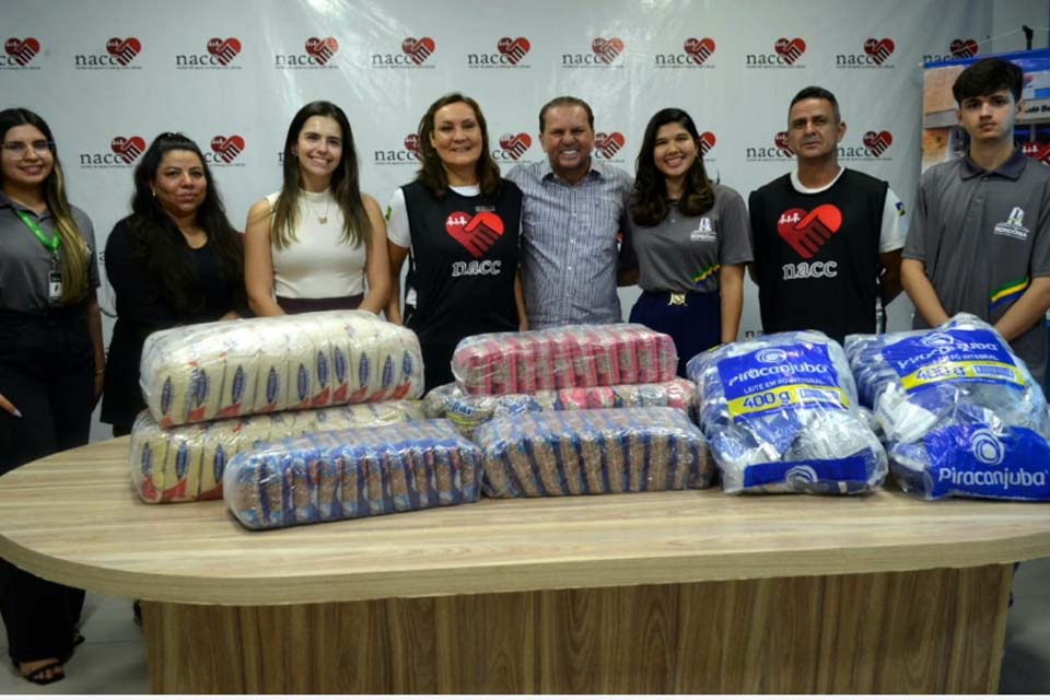 Alimentos arrecadados pela Gincana do Conhecimento da Alero chegam ao NACC; Cirone Deiró participou da entrega