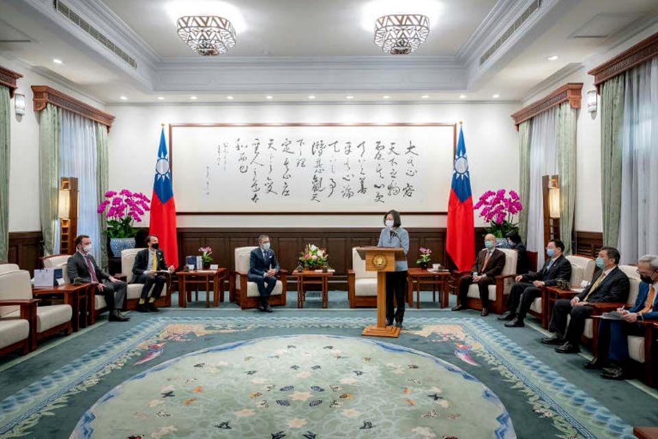 Ex-chefe da Otan pede união das democracias durante visita a Taiwan