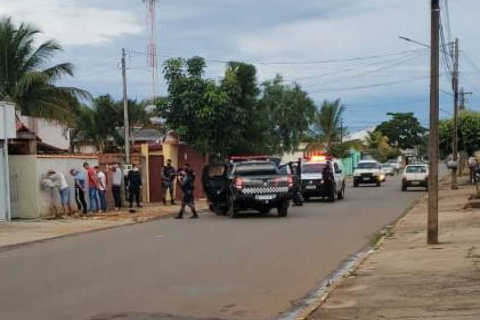 Suspeitos de envolvimento em roubo de jóias são presos tentando fugir 