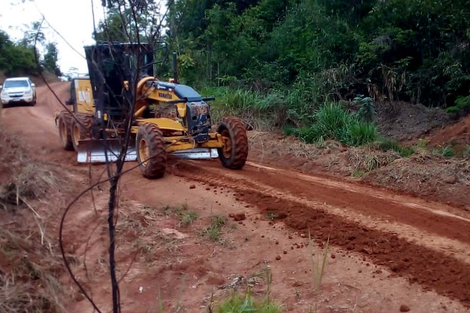 Prefeitura intensifica trabalhos de recuperação das estradas rurais em Porto Velho