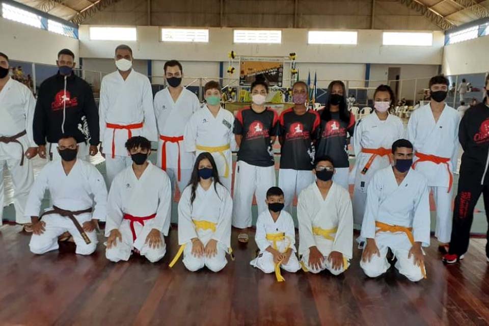 Atletas vilhenenses representam o Cone Sul no Festival de Karatê em Espigão, equipe Champions conquista 28 medalhas   