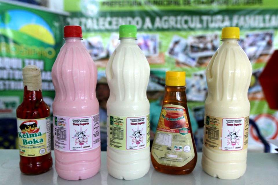 Iogurte e mel, produtos da agroindústria do município, fortalecem o comércio regional no sul de Rondônia