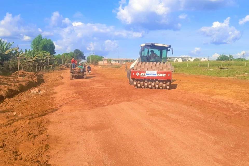 Ruas do Distrito Bom Futuro recebem manutenção; vias estão recebendo patrolamento e cascalhamento