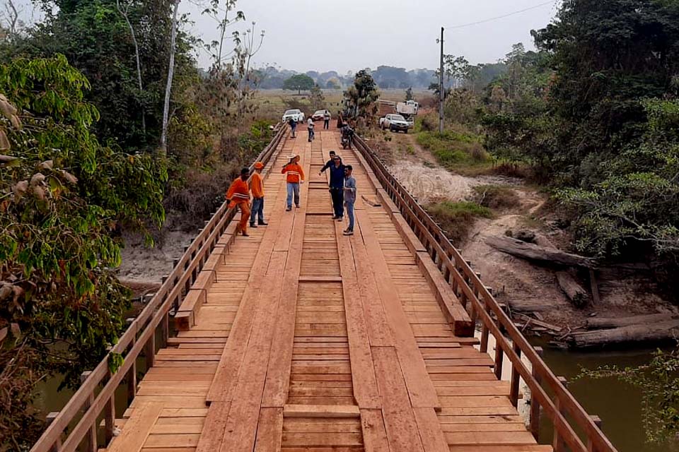 Obra de reconstrução da ponte sobre o rio Novo Mundo é finalizada pela Regional do DER