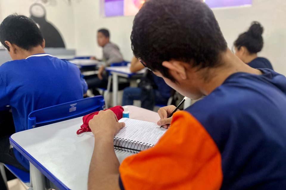 Estudantes devem ficar atentos aos horários da aplicação da prova do Enem 2023 que inicia neste domingo