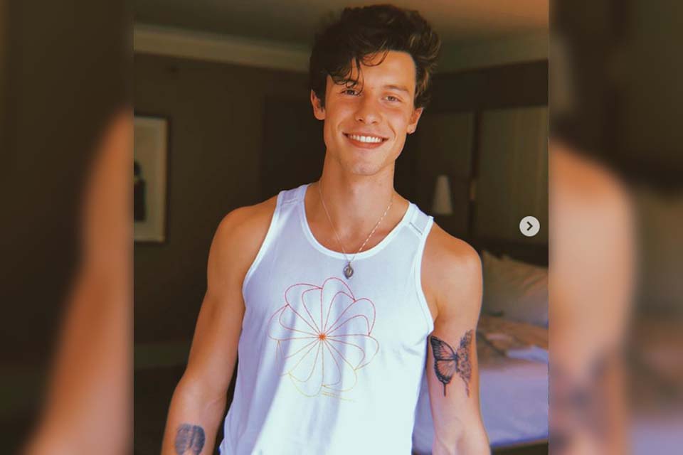 Shawn Mendes tatuou um desenho de um fã