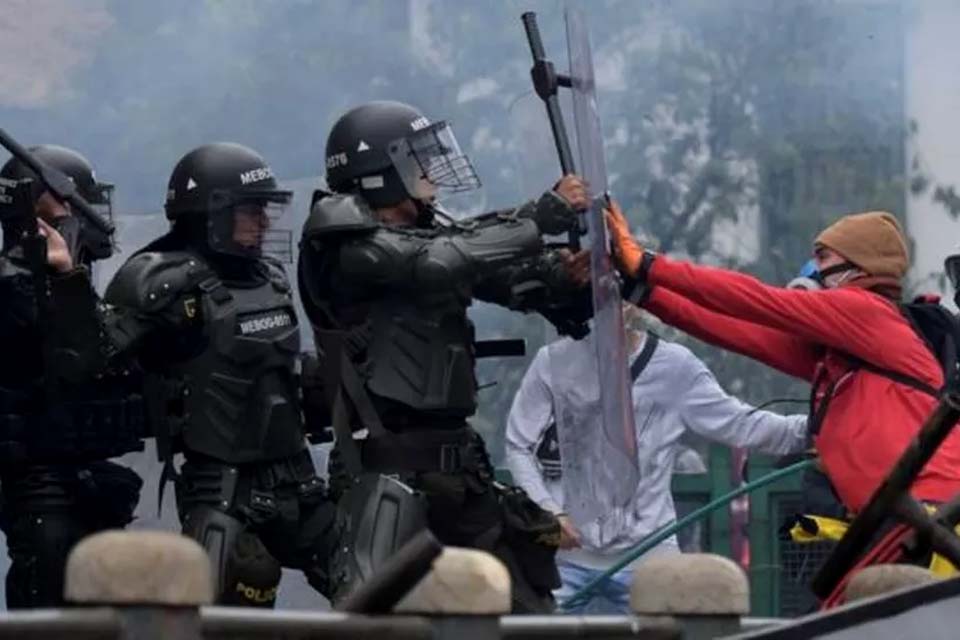 Colômbia vive caos e trilha caminho desconhecido após semana de protestos