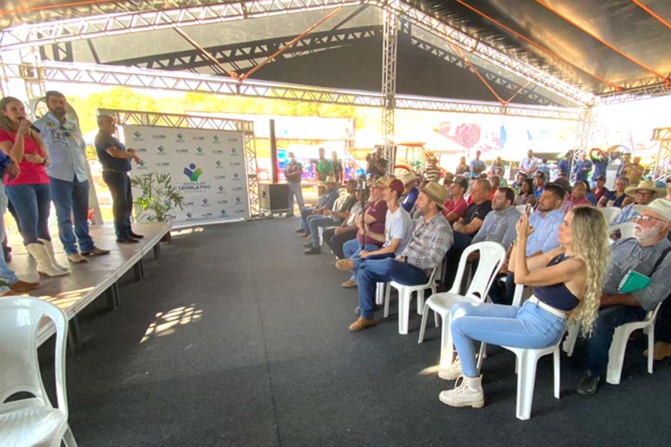 Oficinas e palestras da Escola do Legislativo na 35ª Expoari  