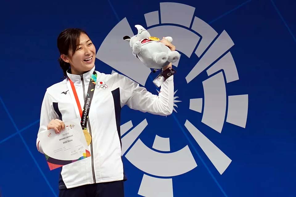 Nadadora japonesa volta a competir após cura da leucemia e vence série dos 50m livre