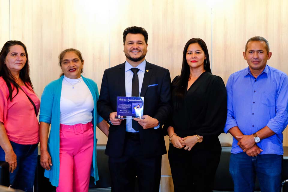 Deputado Marcelo Cruz é homenageado por investir na educação no município de Porto Velho