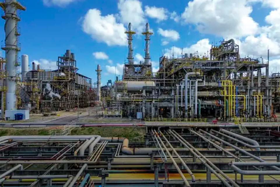 Refinaria da Petrobras vai transformar poluente em produto rentável