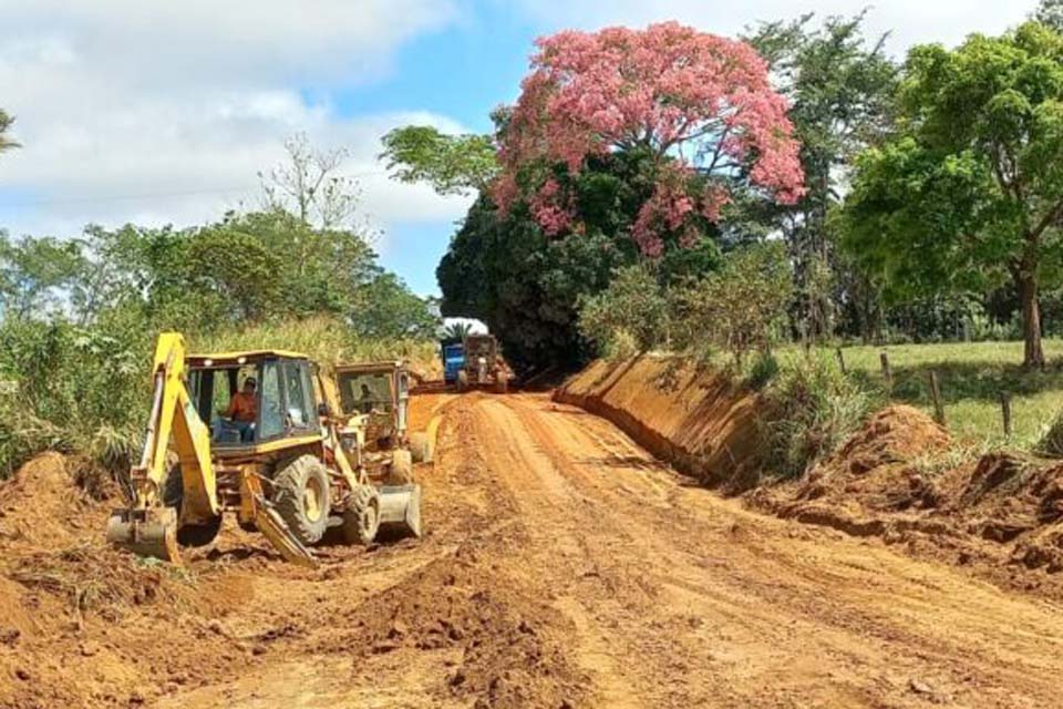 Serviços e melhorias são executados na Rodovia-420 entre Buritis e Nova Mamoré