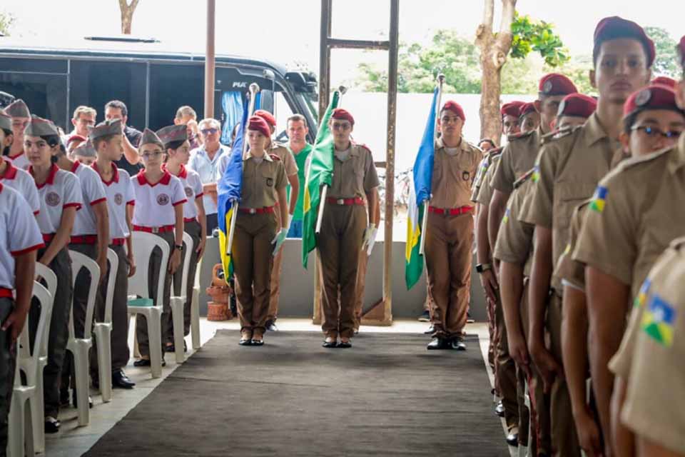 Governo realiza cerimônia de abertura do ano letivo com entrega simbólica de materiais escolares