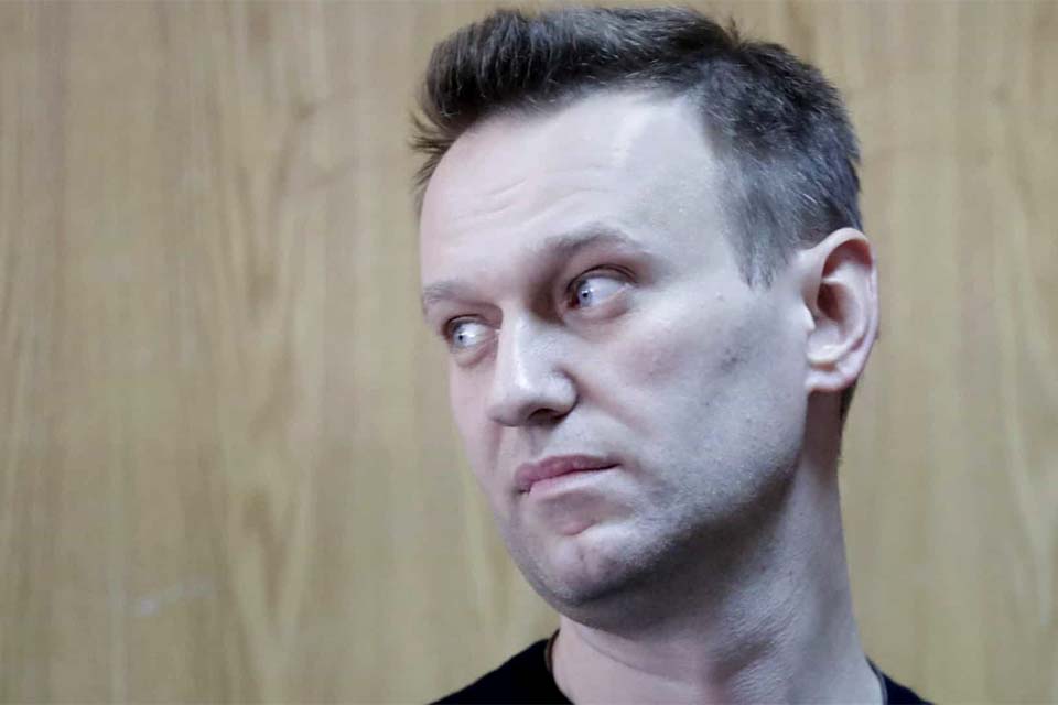 Alexei Navalny, em greve de fome na prisão, diz estar com tosse e febre