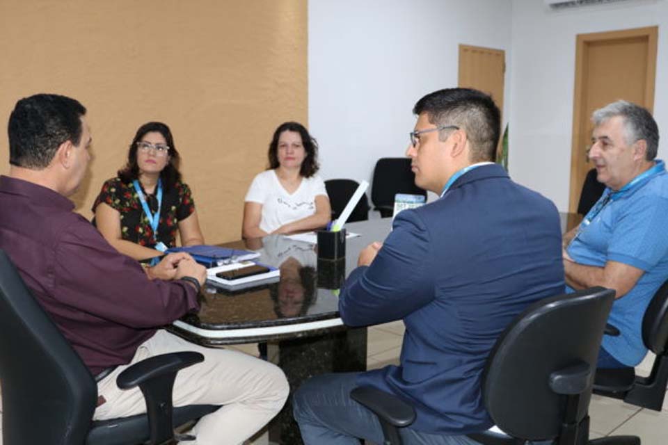 Prefeito recebe membros da Superintendência da Caixa Econômica Federal 