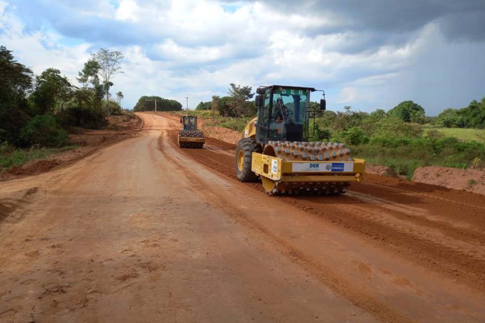 Departamento Estadual de Estradas de Rodagem avança nas obras de asfaltamento da RO-135