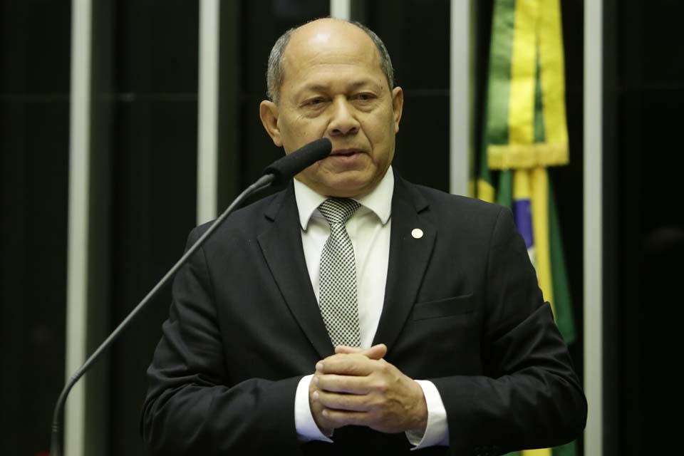 Coronel Chrisóstomo trabalha para regularizar terrenos de produtores da Cooperfrutos e Apronvida