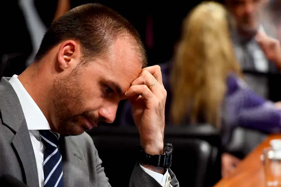 TSE determina que Eduardo Bolsonaro retire de suas redes informação falsa sobre Lula