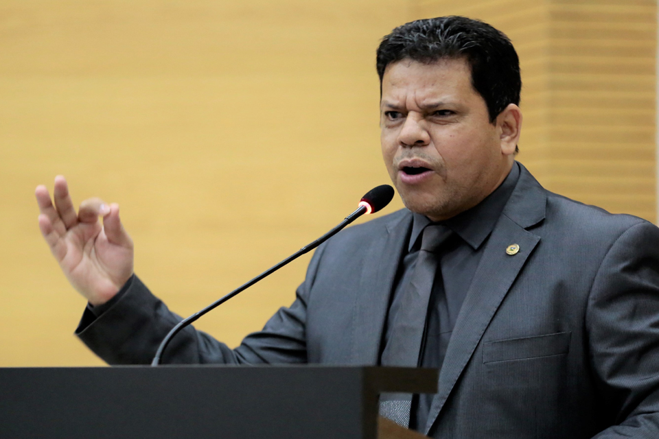 Jair Montes requer ao Governo informações referentes a intervenção no sistema de tratamento de água em Guajará-Mirim e outros municípios