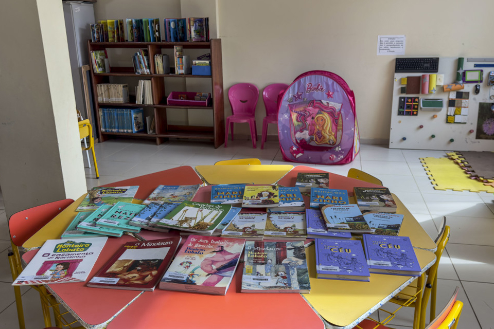 Bibliotecas municipais disponibilizam espaços apropriados e farta literatura infantil para as crianças nas férias escolares