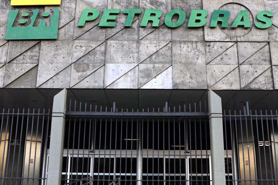 Presidente da Petrobras indica 5 integrantes para diretoria executiva