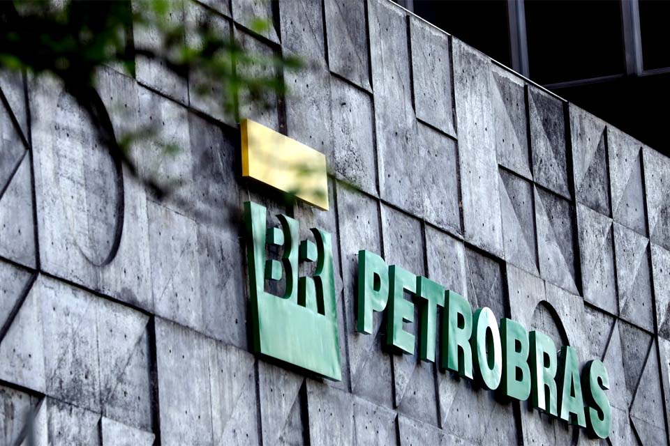 Ações da Petrobras despencam no pré-mercado de Nova York