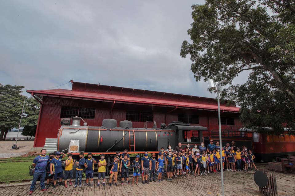 Primeira escola contemplada pelo projeto “Cultura Educa+” visita o Complexo da EFMM em Porto Velho