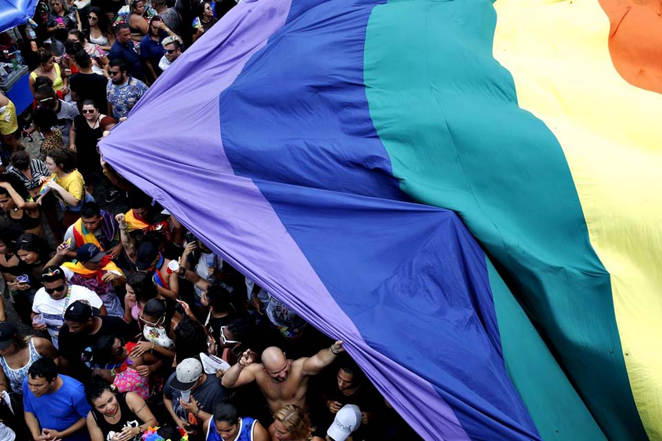 IBGE divulga 1º levantamento sobre homossexuais e bissexuais no Brasil