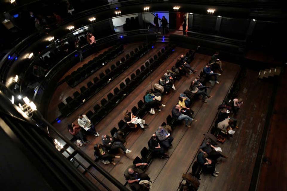 Bélgica volta atrás no fechamento de teatros e salas de espetáculo