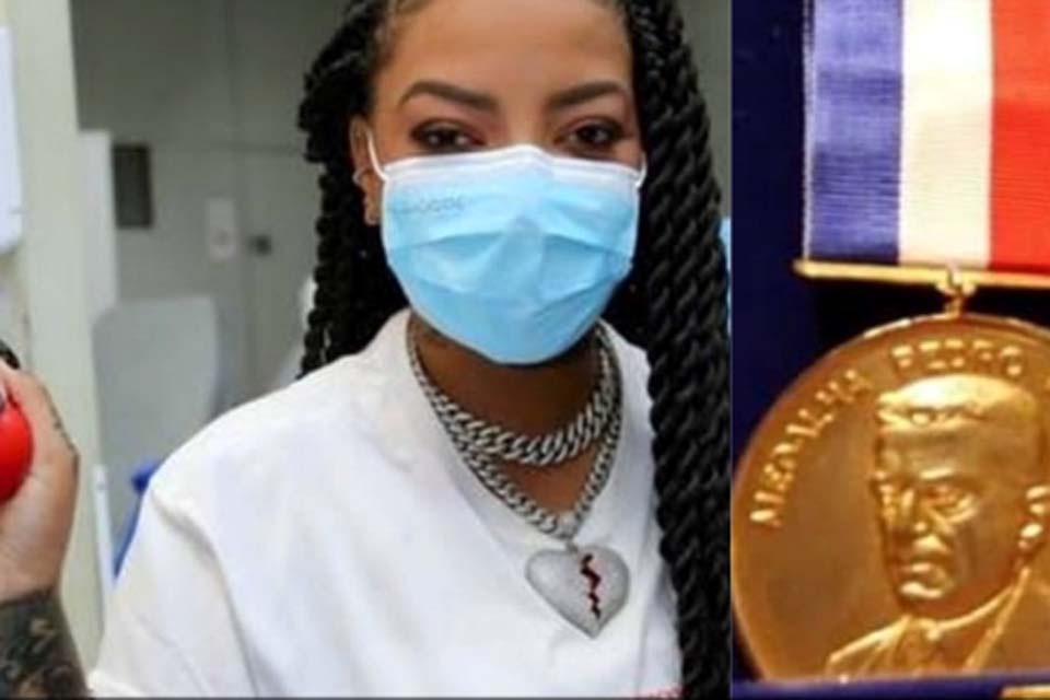 Ludmilla recebe medalha após iniciativa por doação de sangue