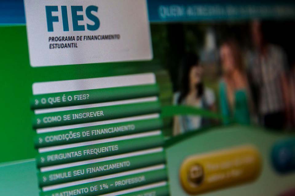 FNDE prorroga prazo para renovação de contratos do Fies