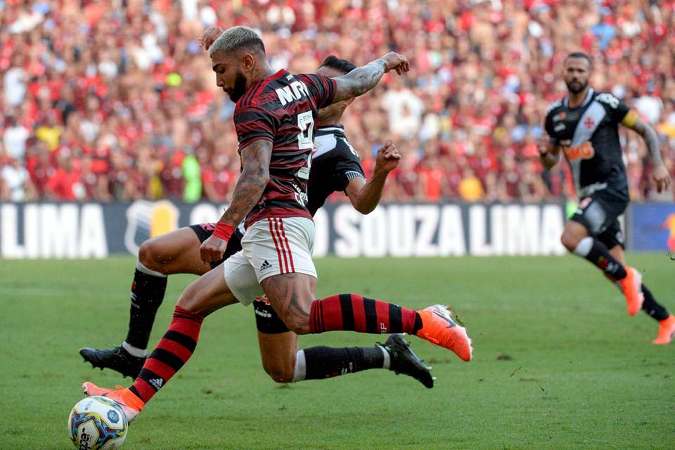 Vasco e Flamengo se enfrentam em momentos distintos no Brasileirão