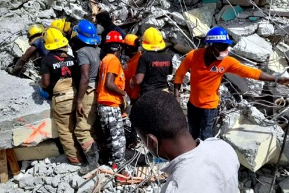 Número de mortos em terremoto no Haiti sobe para quase 2 mil