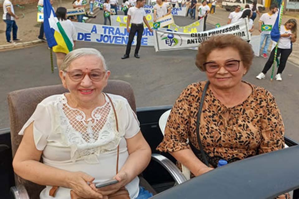 Escola Estadual Joaquim de Lima Avelino homenageia professores fundadores