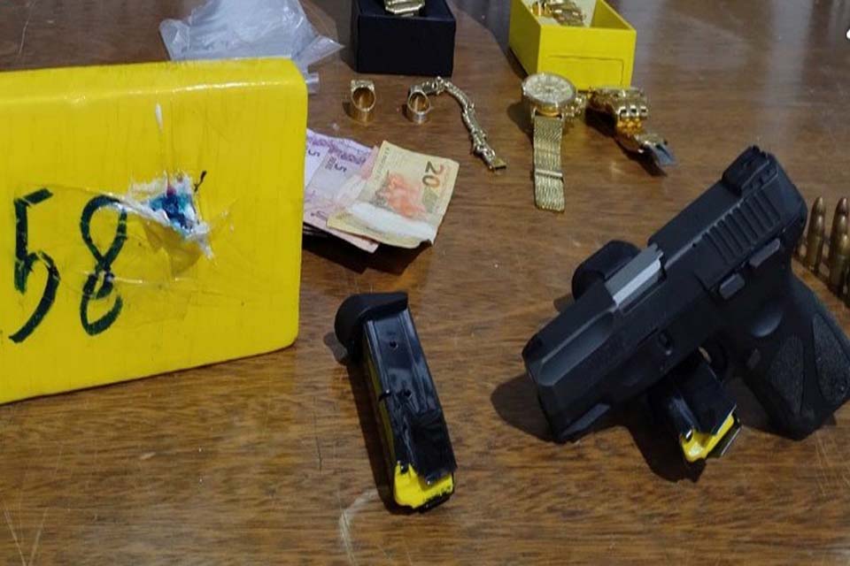 Denarc prende homem com um quilo de cocaína e pistola 9mm