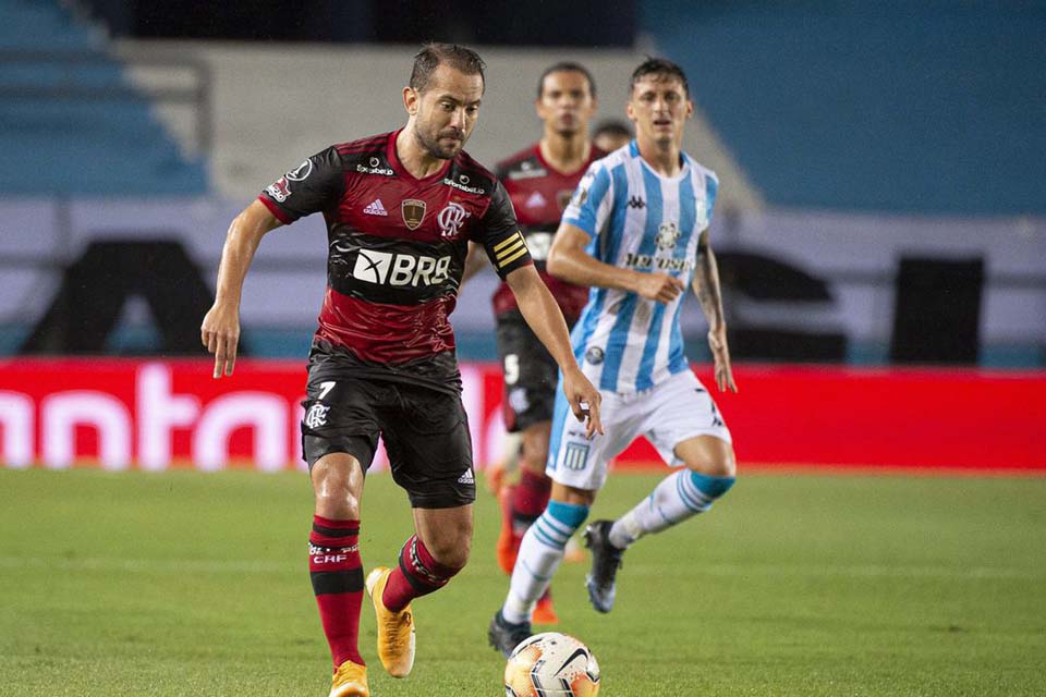 Flamengo encara Racing por vaga nas quartas da Libertadores