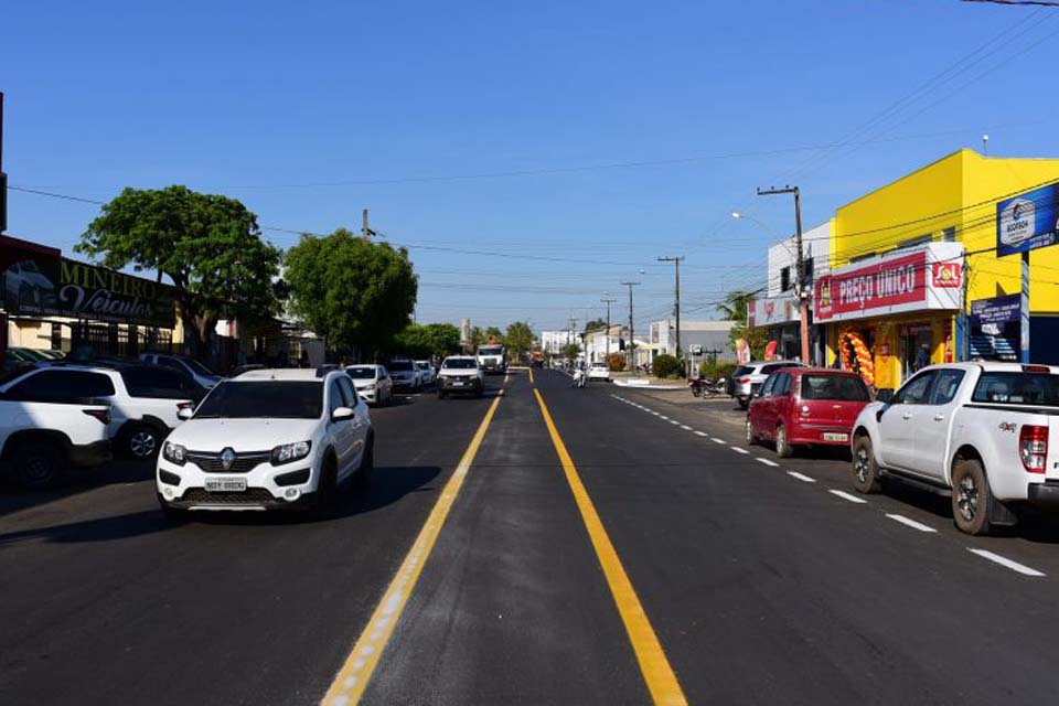 Avenida Menezes Filho recebe sinalização de trânsito; via terá alguns pontos alterados