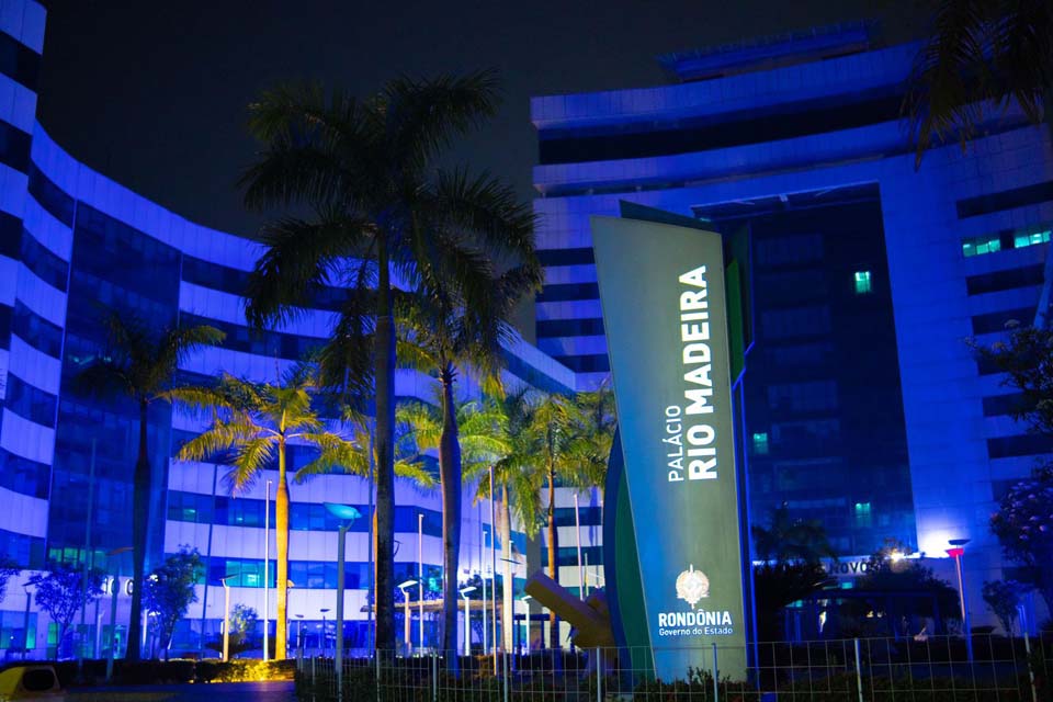 Palácio Rio Madeira é iluminado com as cores da bandeira de Israel em solidariedade às vítimas dos ataques