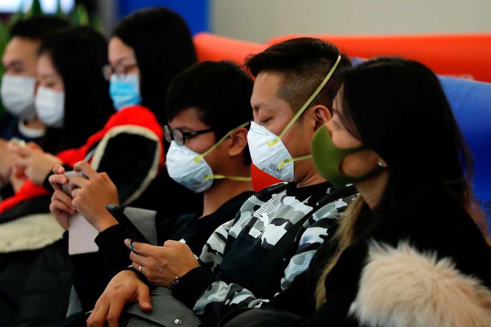 Pela 1ª vez, China tem menos de 2 mil casos de coronavírus em um dia