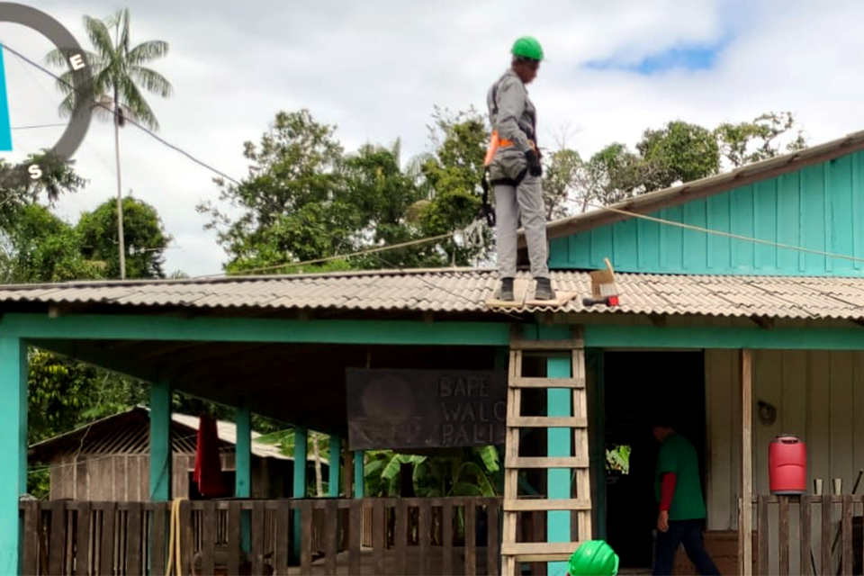 MME instala placas solares em comunidades yanomami em Roraima